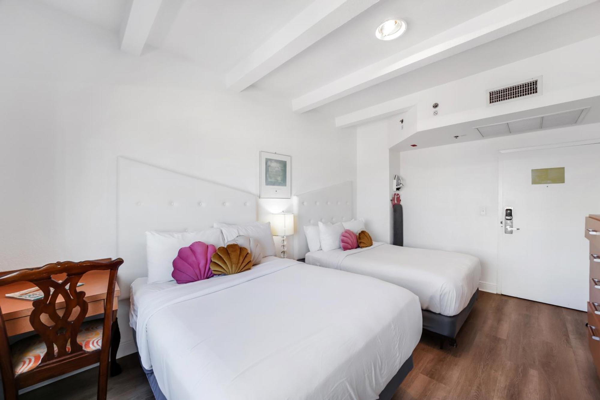 Ocean Spray Hotel Miami Beach Exterior photo