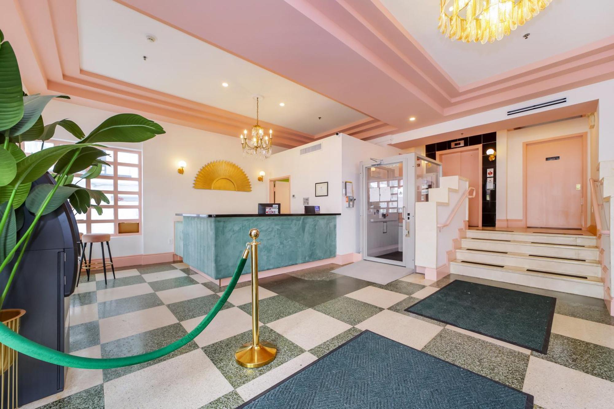 Ocean Spray Hotel Miami Beach Exterior photo