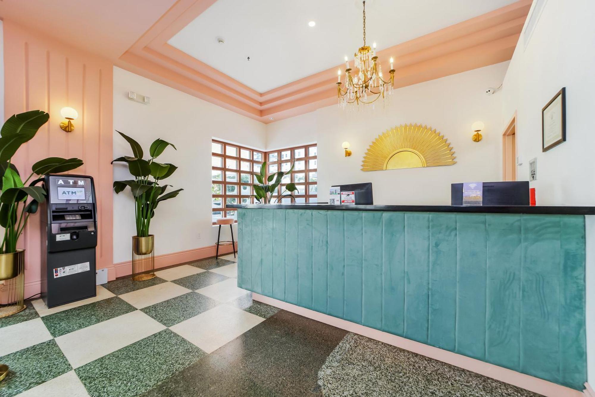 Ocean Spray Hotel Miami Beach Exterior photo
