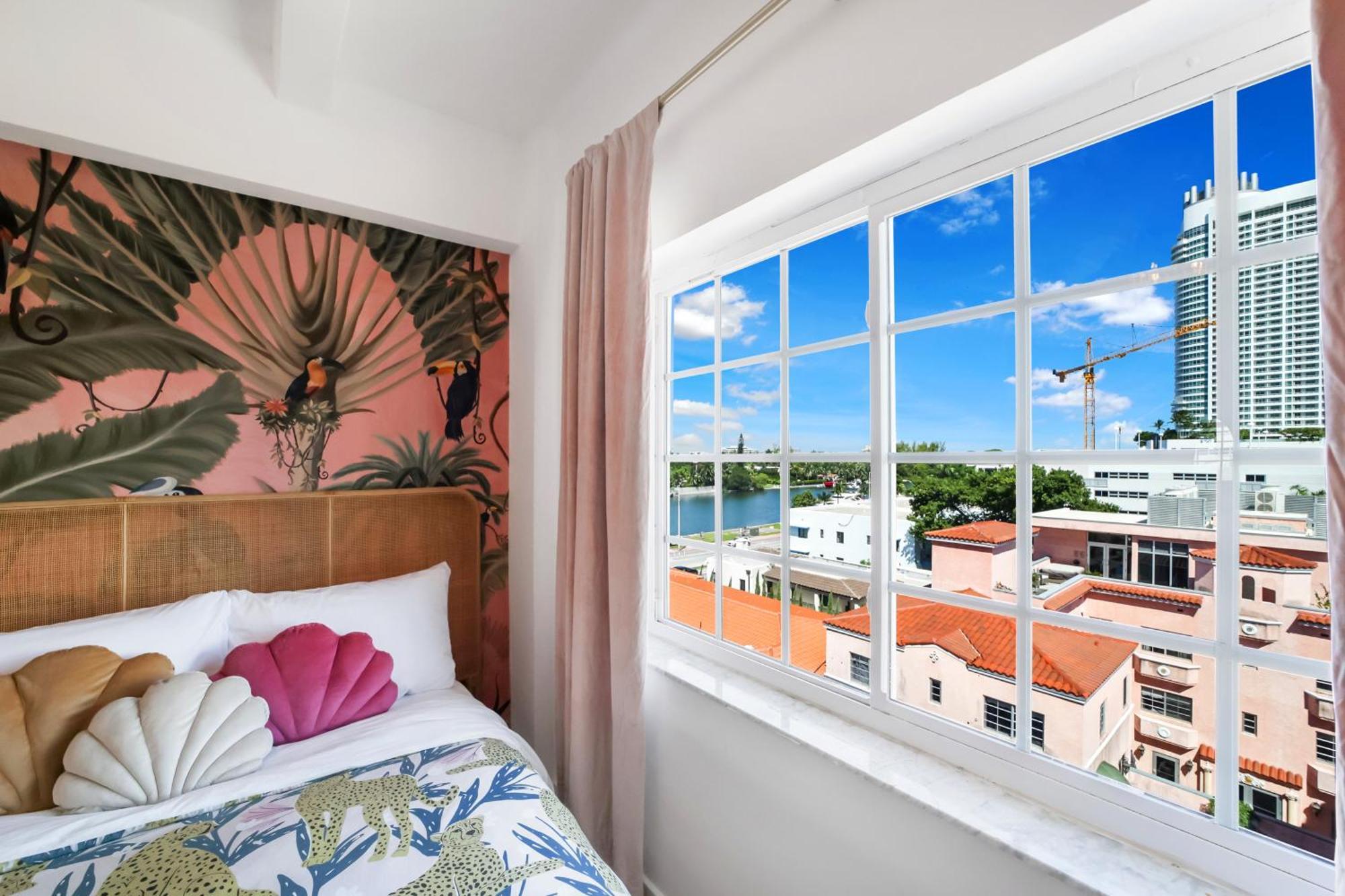 Ocean Spray Hotel Miami Beach Exterior photo