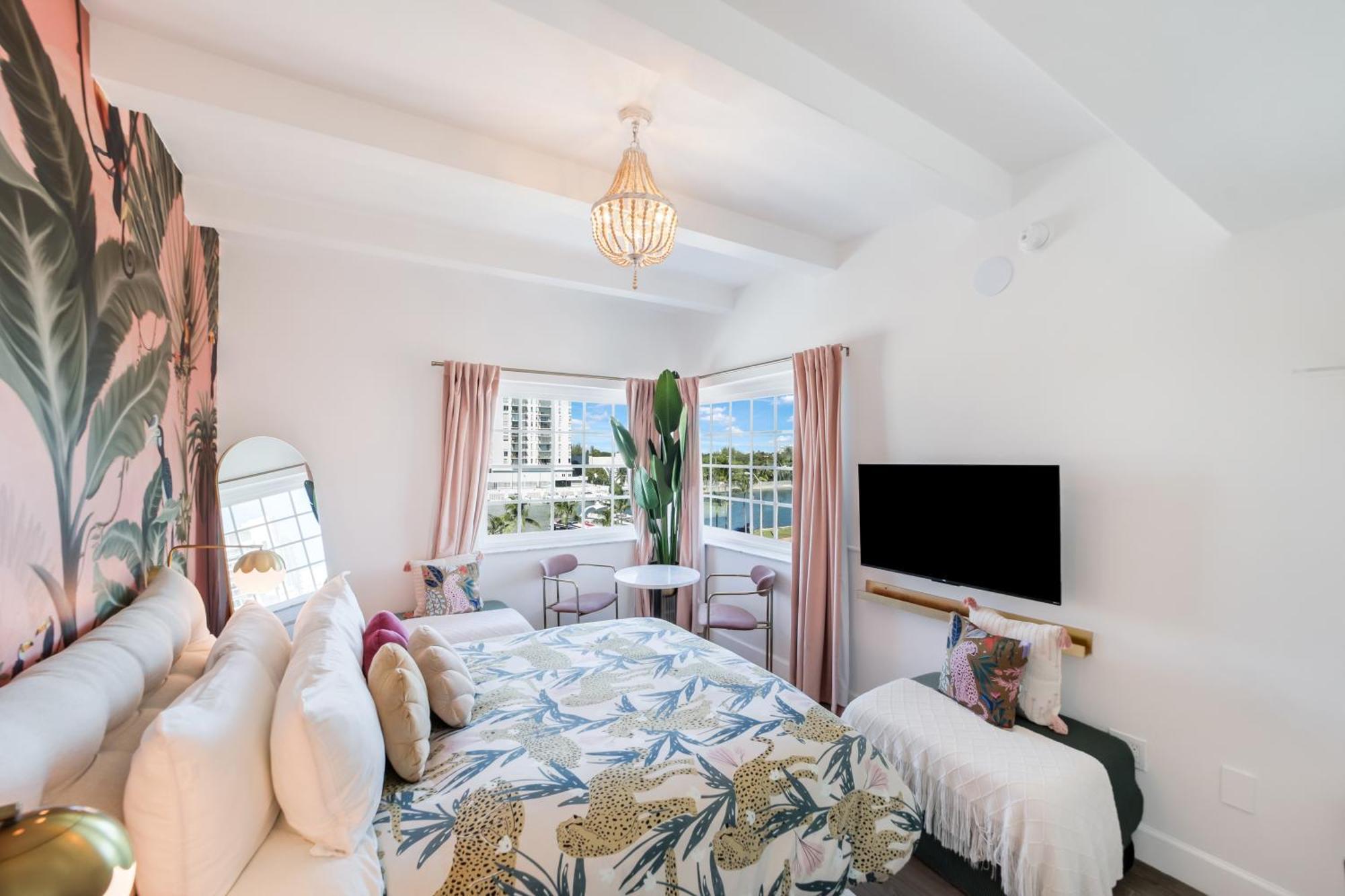 Ocean Spray Hotel Miami Beach Exterior photo