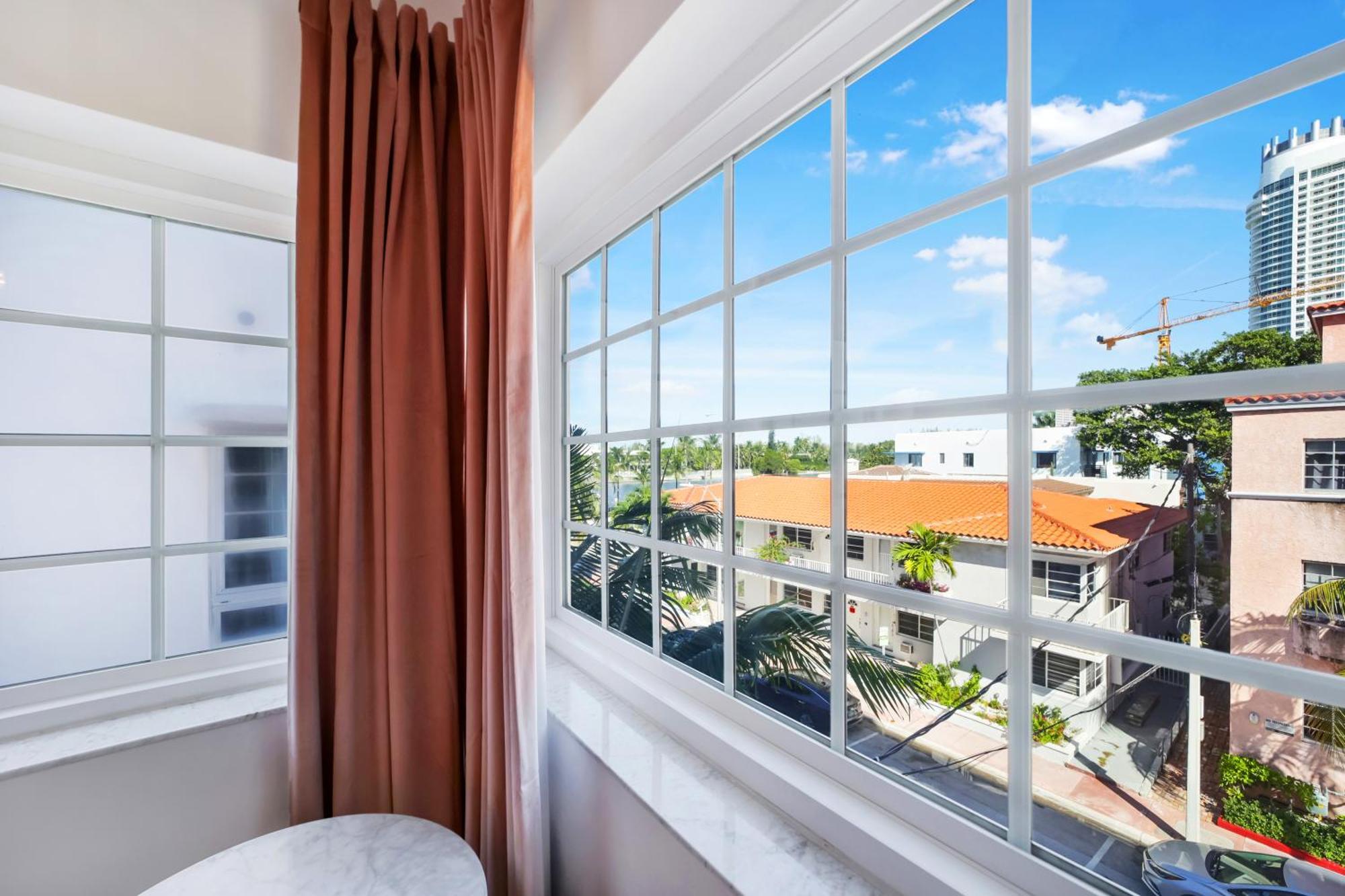 Ocean Spray Hotel Miami Beach Exterior photo