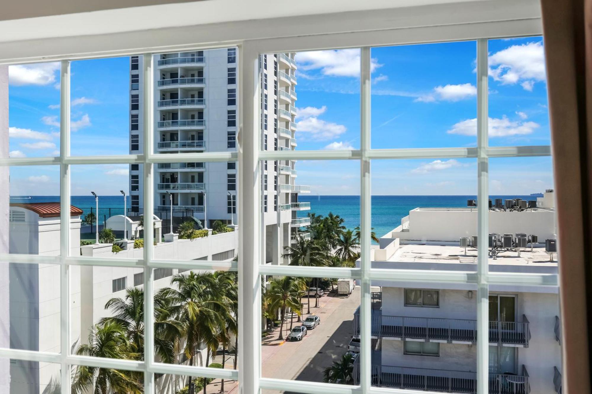 Ocean Spray Hotel Miami Beach Exterior photo