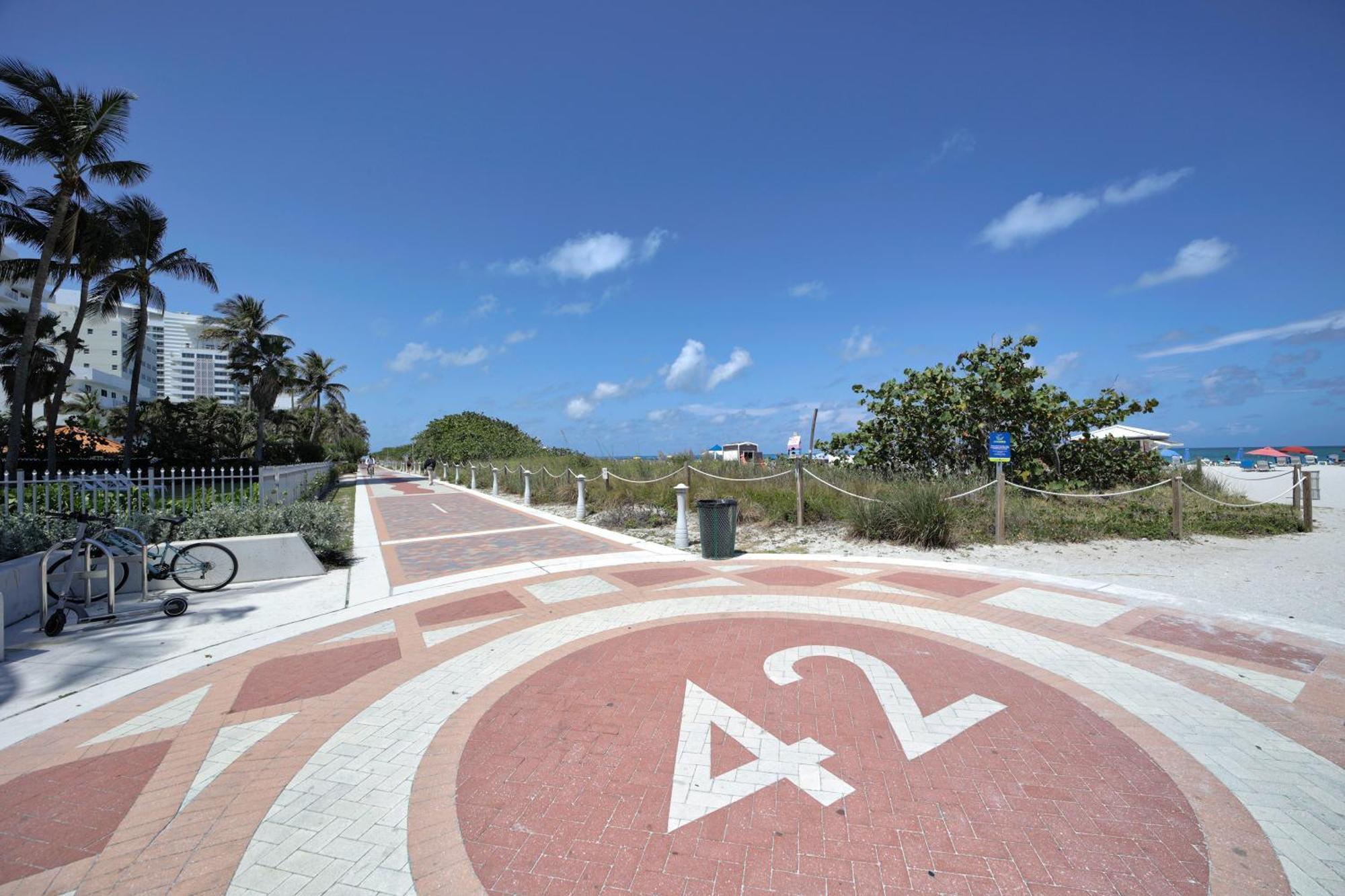 Ocean Spray Hotel Miami Beach Exterior photo