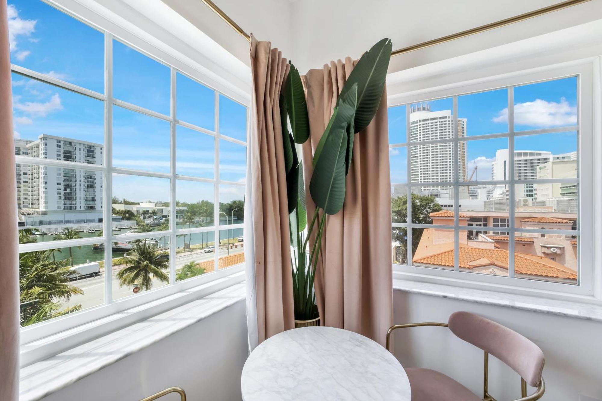 Ocean Spray Hotel Miami Beach Exterior photo