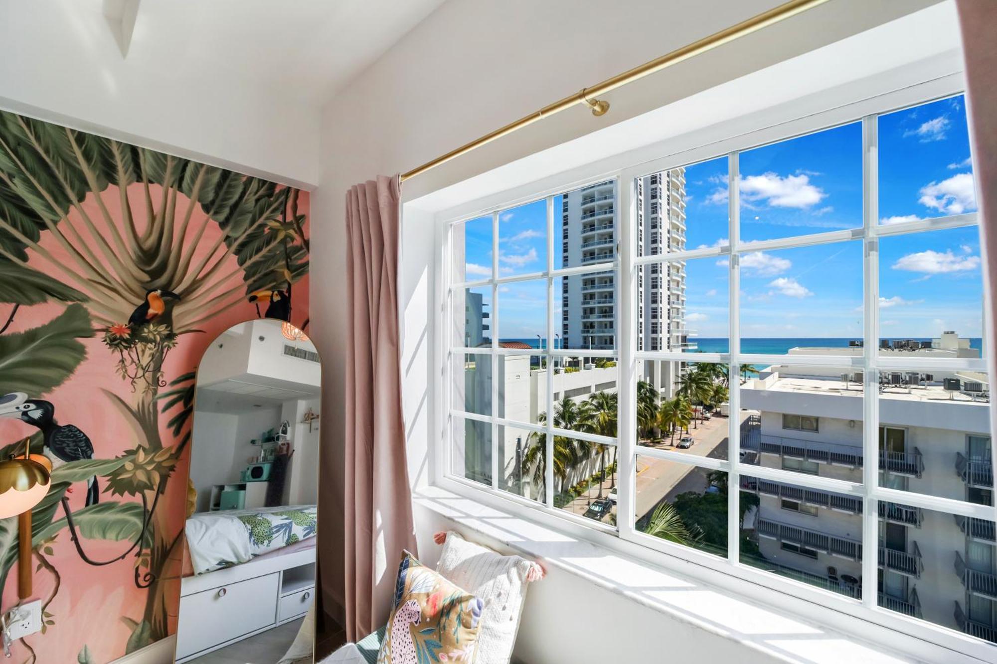 Ocean Spray Hotel Miami Beach Exterior photo